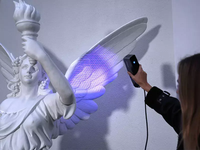 Medium to Large Objects / Sculptures / Full-Body Scans