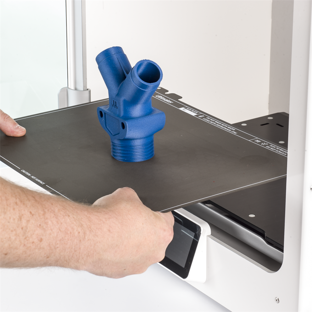 Ultimaker PET CF碳纖維樣品與 S 系列 3D 列印機